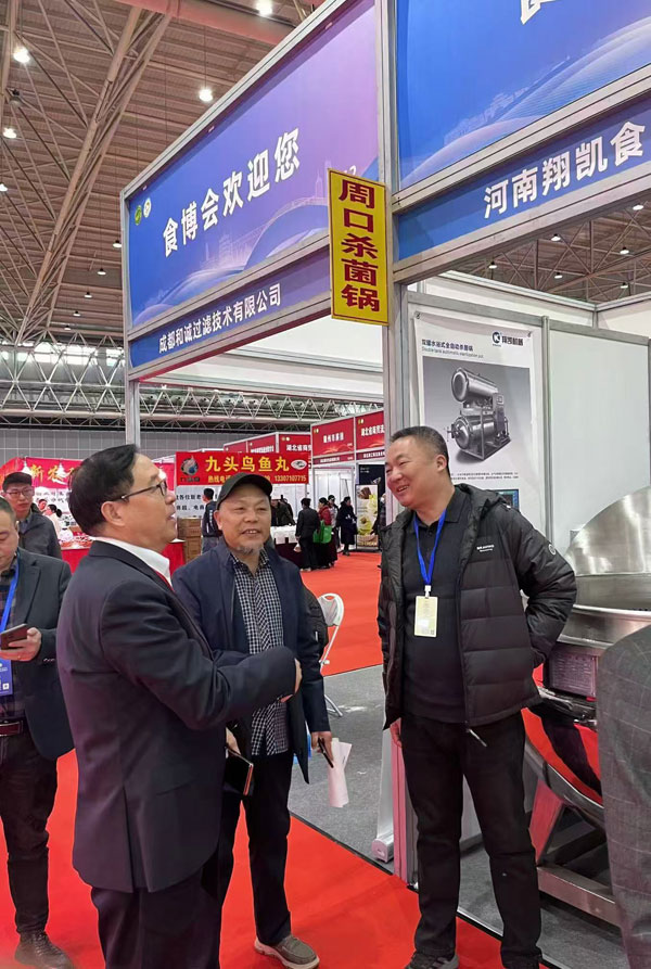 食品协会楚会长及湖北展会负责人一起交流